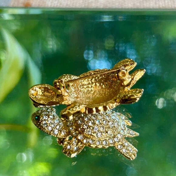 Vintage Gold Tone Turtle Brooch with Clear Rhinestones - Picture 11 of 16